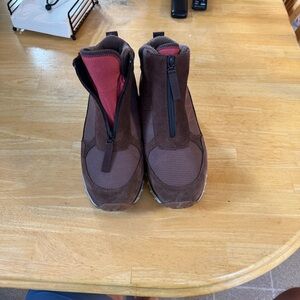 LL Bean Men’s snow sneaker - insulated front zip